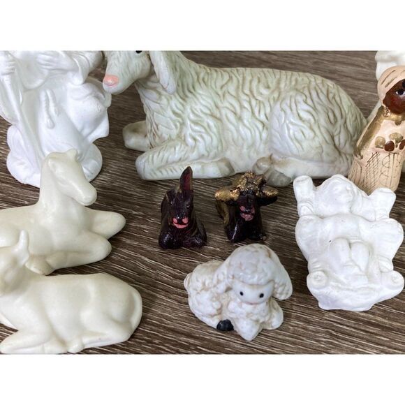 Vintage Mixed Nativity Set Porcelain & Clay Figures Japan Latin Folk Art 1950s - Picture 2 of 10